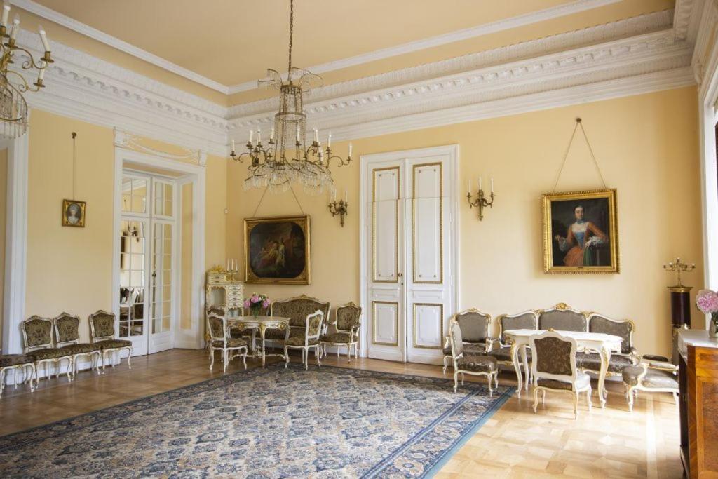 Hotel Butikowy Palac Jablonna Экстерьер фото